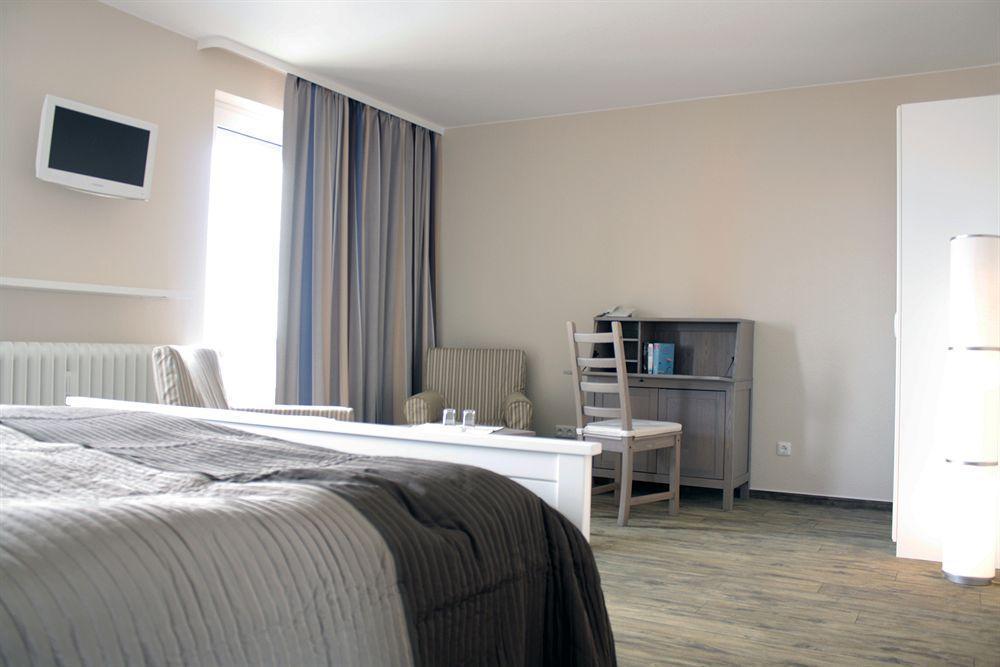 Hotel Admiral Scheer Laboe Buitenkant foto
